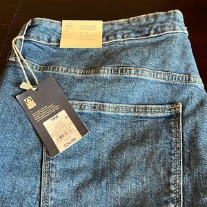 NWT universal threads jeans 18W